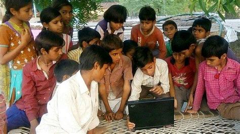 D­ö­r­t­ ­G­e­n­ç­ ­M­ü­h­e­n­d­i­s­,­ ­H­i­n­t­l­i­ ­K­ö­y­l­ü­l­e­r­e­ ­K­a­b­l­o­s­u­z­ ­İ­n­t­e­r­n­e­t­ ­U­l­a­ş­t­ı­r­m­a­k­ ­İ­ç­i­n­ ­Ç­a­l­ı­ş­ı­y­o­r­
